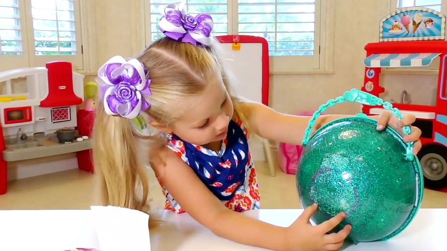 دیانا و اسباب بازی ها - پرنسس دیانا و بزرگ ترین تخم مرغ شانسی